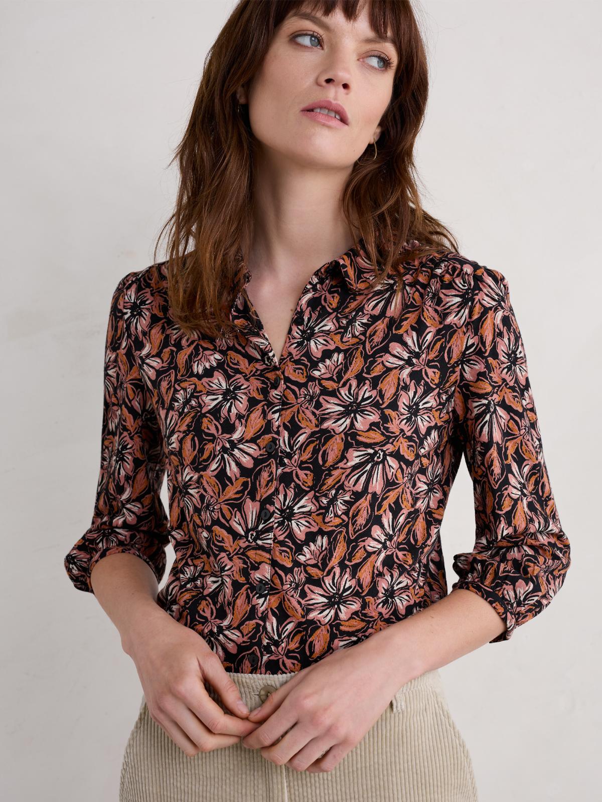 T-Shirt Embrace Blooms